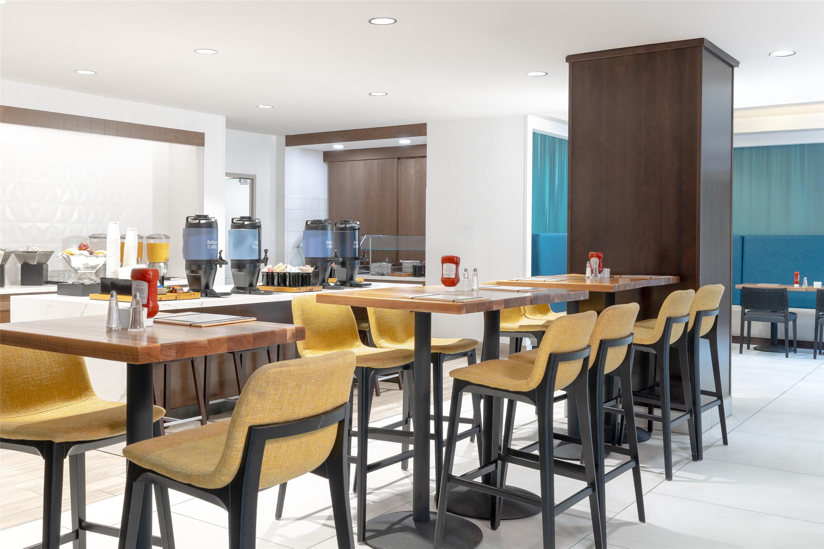 Breakfast Area | Hilton Garden Inn Hanover Arundel Mills,  MD