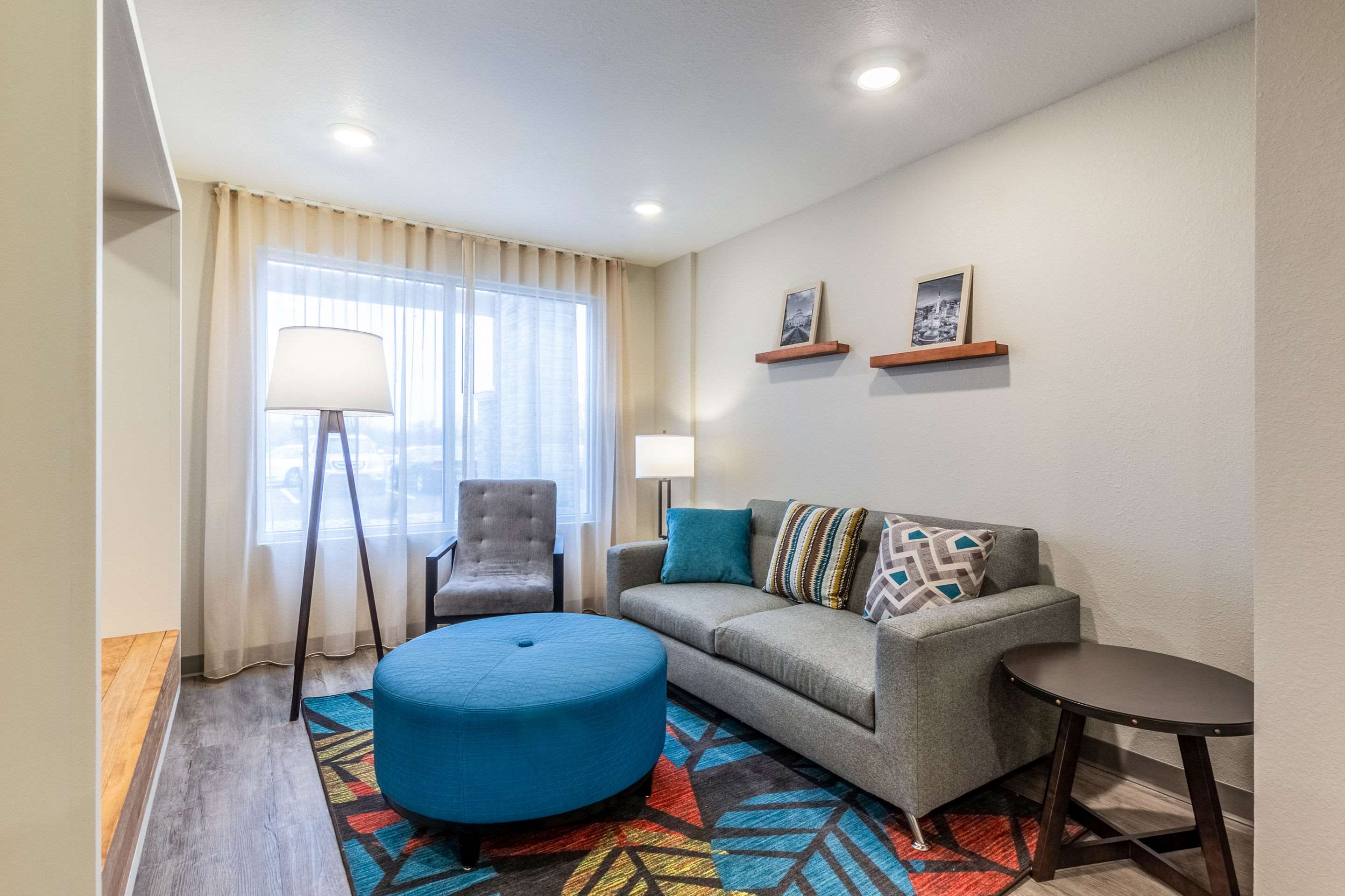 Hotel lobby | WoodSpring Suites Indianapolis Castleton