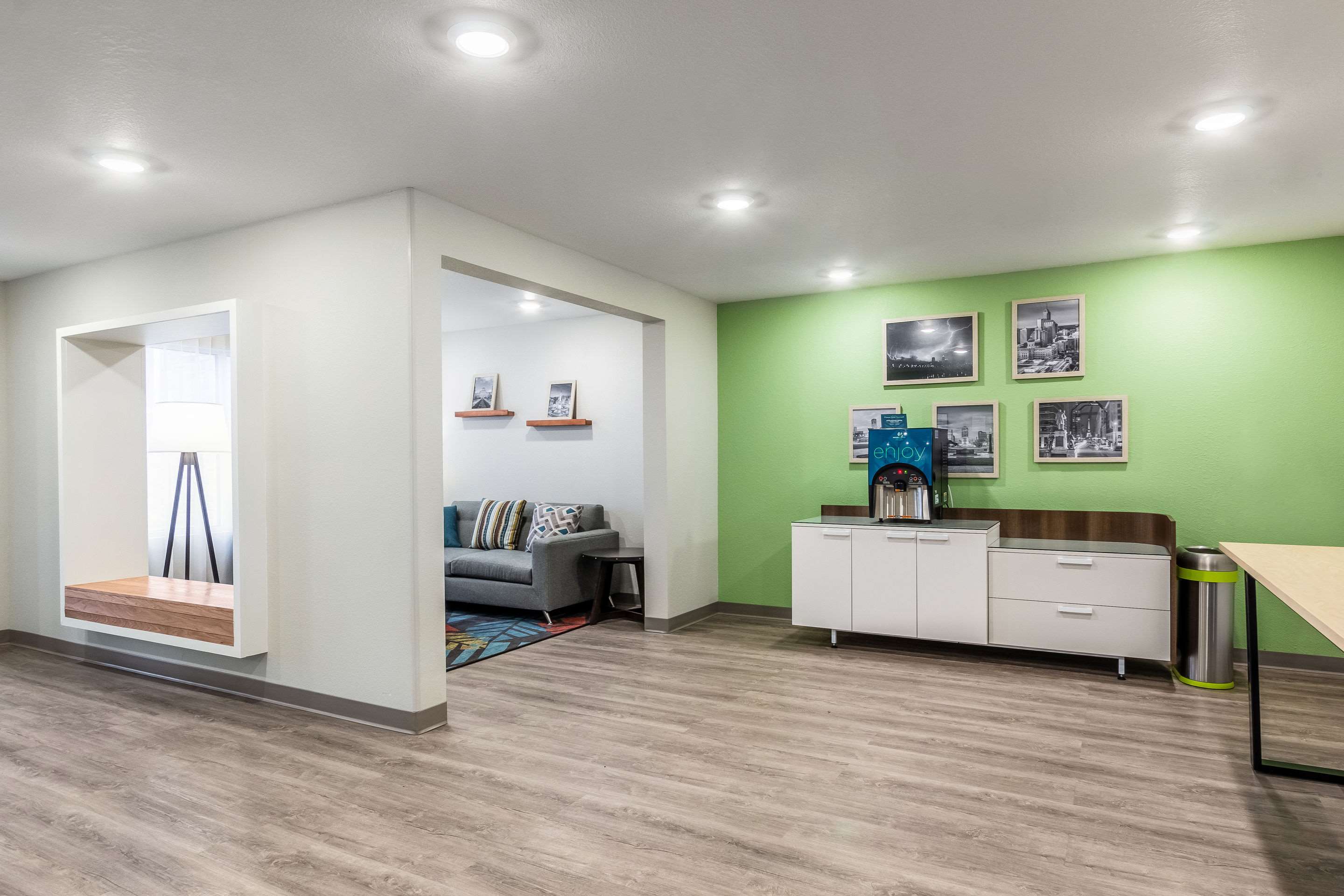Hotel lobby | WoodSpring Suites Indianapolis Castleton