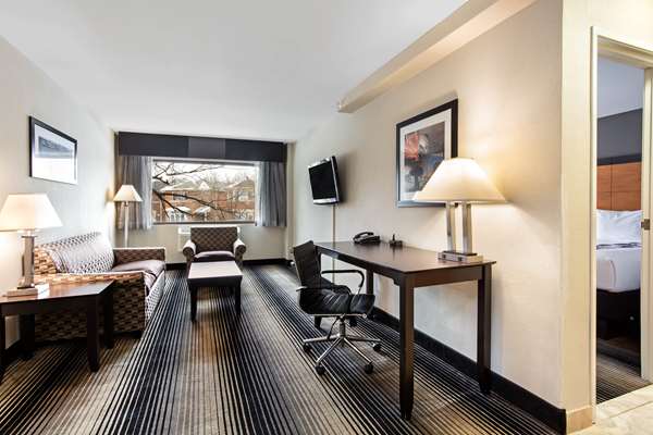 Suite - Best Western Plus Hyde Park Chicago Hotel