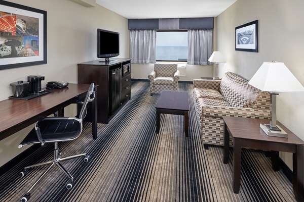 Suite - Best Western Plus Hyde Park Chicago Hotel