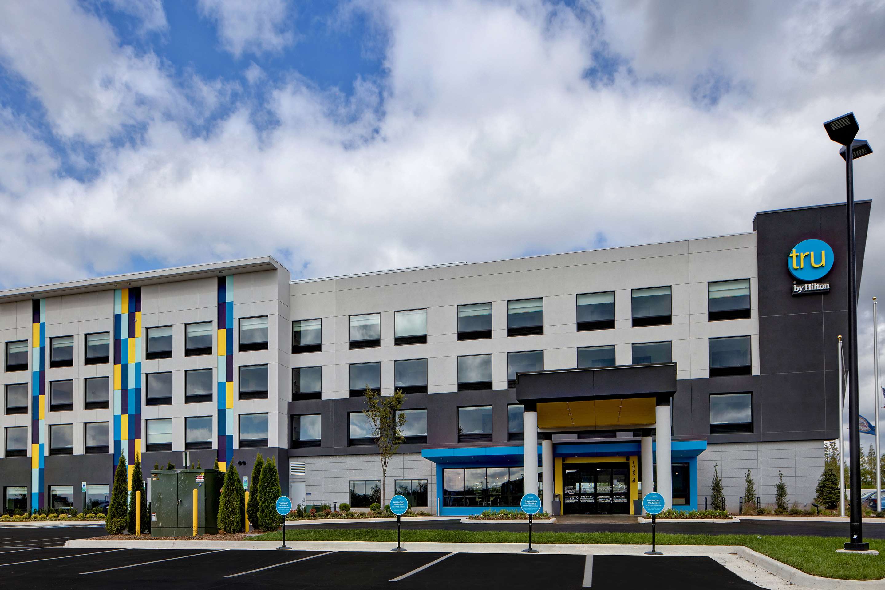 Exterior | Tru by Hilton Manassas