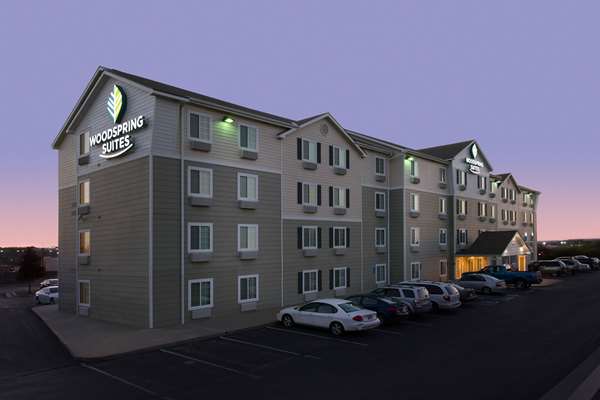 Exterior view - WoodSpring Suites Topeka - I-470, Exit 2