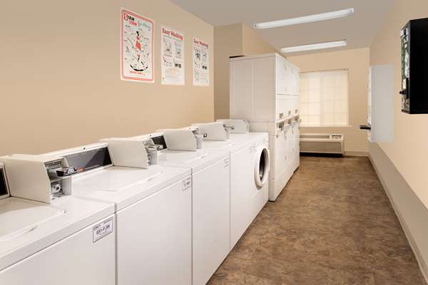 Amenities - WoodSpring Suites Topeka - I-470, Exit 2