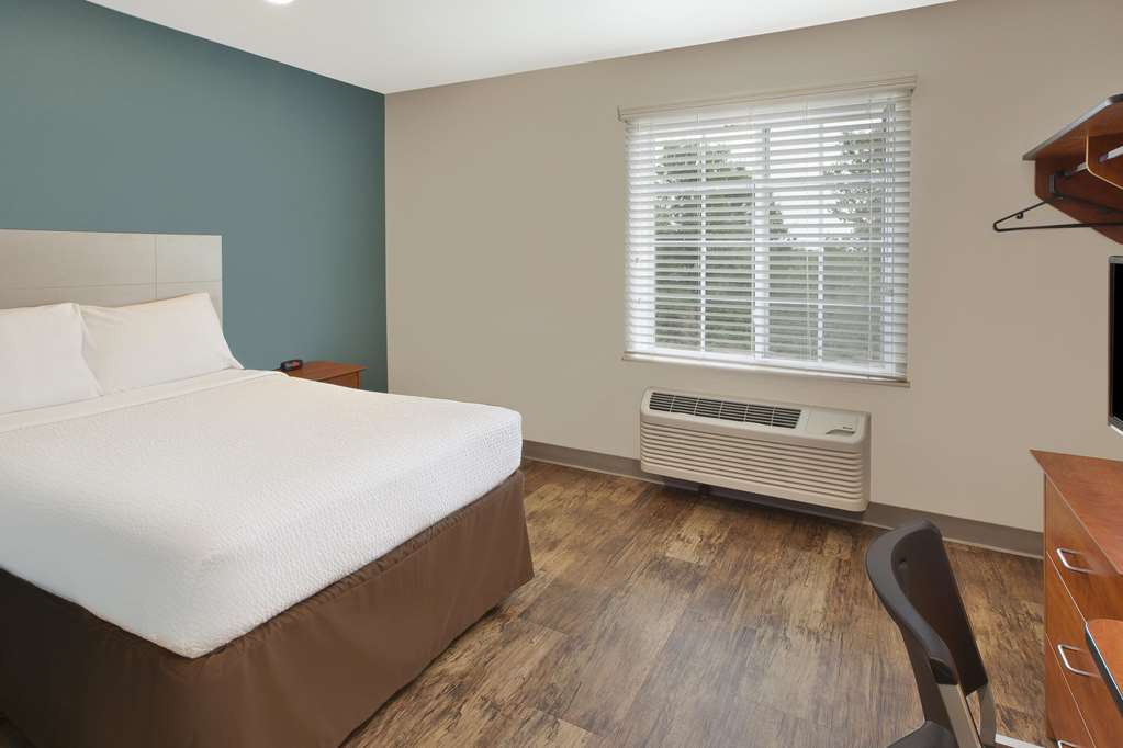 WOODSPRING SUITES ST LOUIS ST CHARL-guestroom-Guest Room,On-Site.jpg