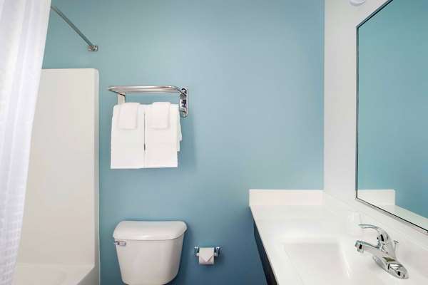  - WoodSpring Suites Fargo - I-29, Exit 66