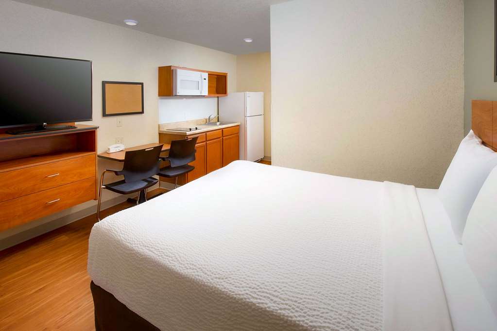 WOODSPRING SUITES WILKES-BARRE-guestroom-Guest Room,On-Site.jpg