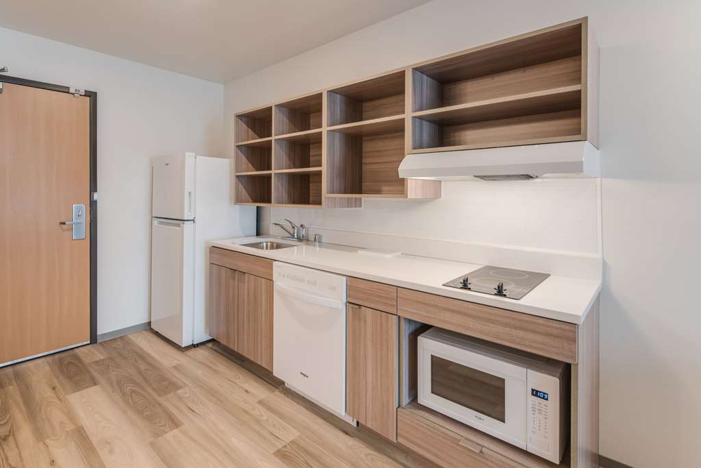 WOODSPRING SUITES TRI-CITIES RICHLA-guestroom-Guest Room,On-Site.jpg
