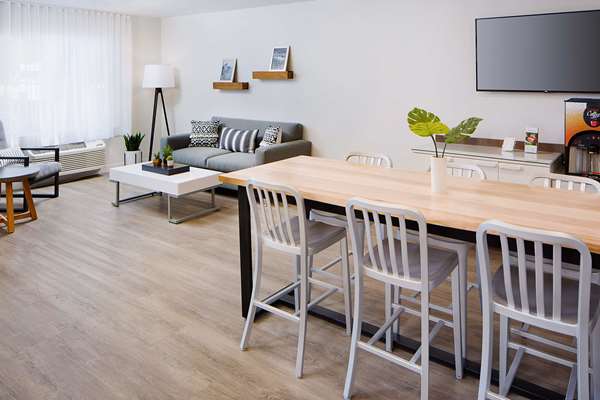  - WoodSpring Suites Everett