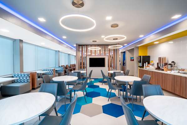  - Microtel Inn & Suites by Wyndham Hot Springs