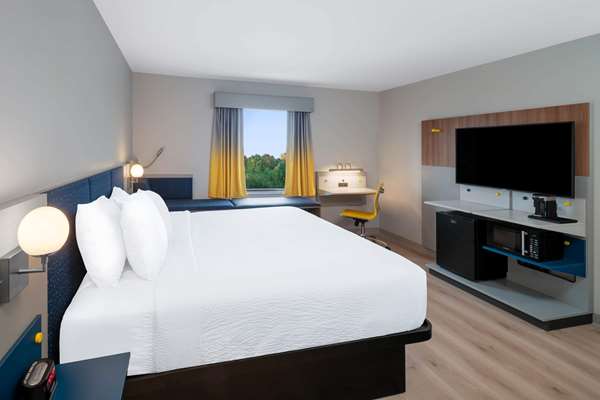  - Microtel Inn & Suites by Wyndham Hot Springs