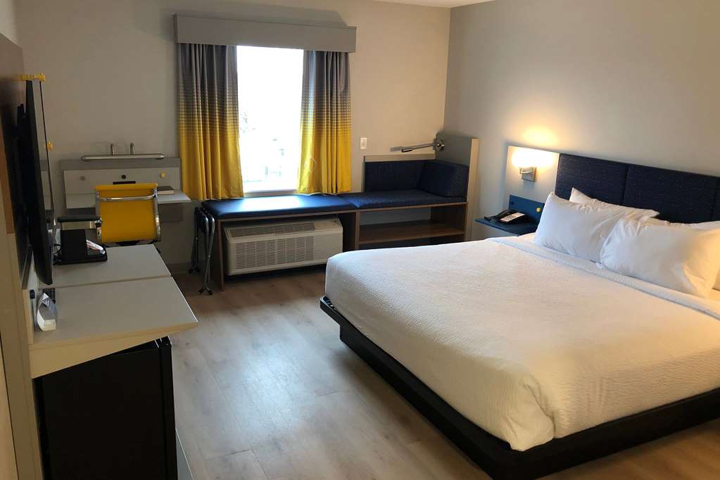 MICROTEL INN & SUITES BY WYNDHAM HO-guestroom-Guest Room,On-Site.jpg