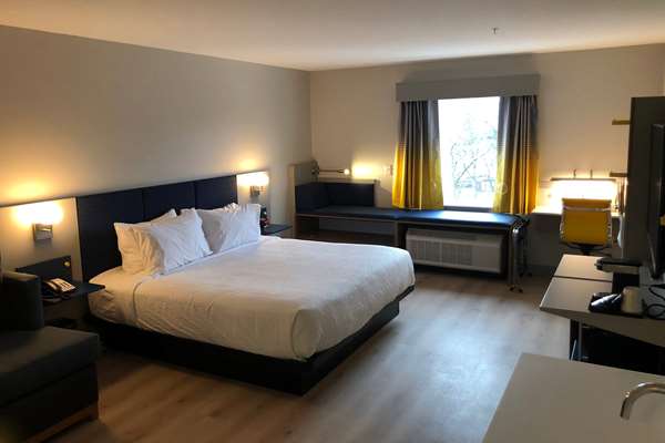  - Microtel Inn & Suites by Wyndham Hot Springs