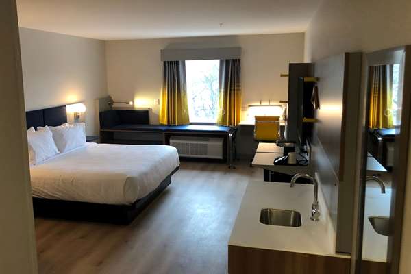  - Microtel Inn & Suites by Wyndham Hot Springs