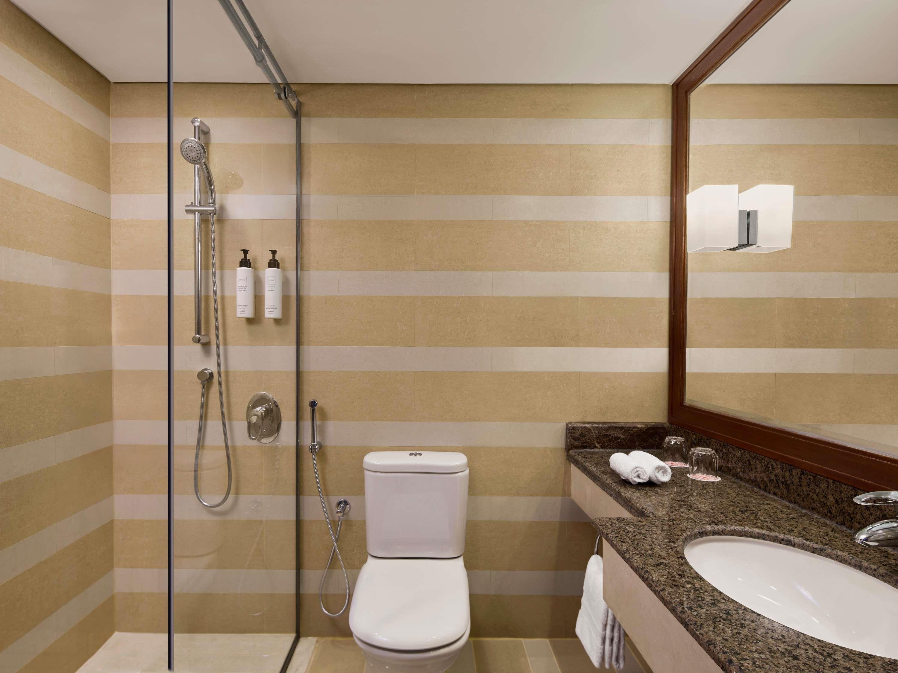 Swissotel Al Maqam Room Type - Classic Room Twin Bed City View