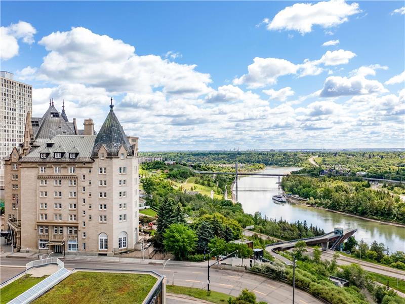 Fairmont Hotel Macdonald