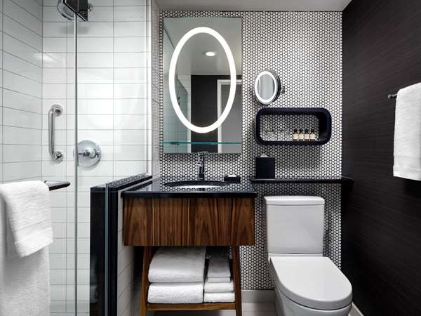  - Fairmont Queen Elizabeth Hotel Montreal