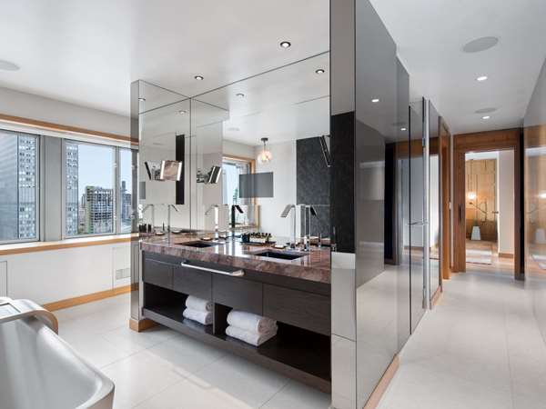 Suite - Fairmont Queen Elizabeth Hotel Montreal