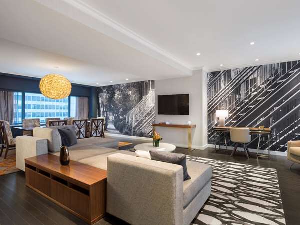 Suite - Fairmont Queen Elizabeth Hotel Montreal