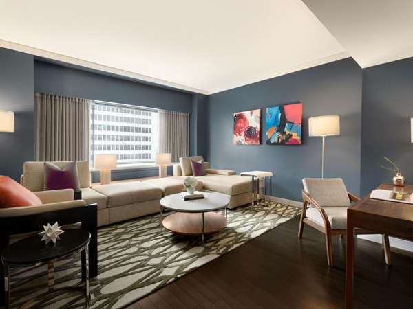 Suite - Fairmont Queen Elizabeth Hotel Montreal