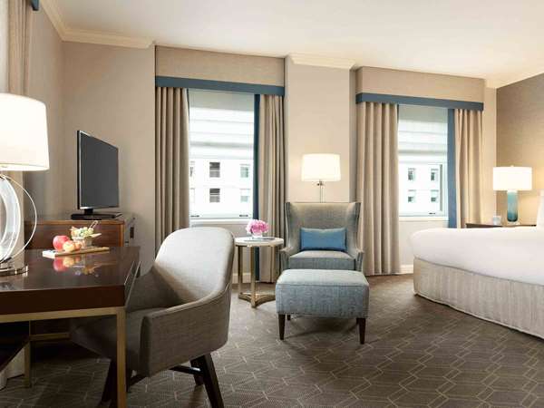  - Fairmont Olympic Hotel Seattle - I-5, Exits 165 & 165B