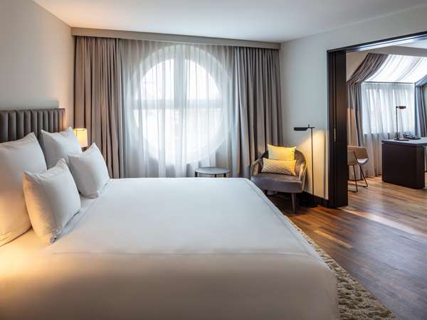 BASEL MARRIOTT HOTEL - Photo 16