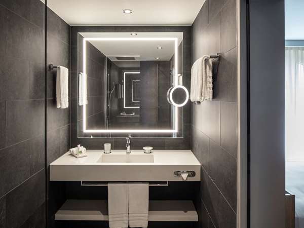 BASEL MARRIOTT HOTEL - Photo 20