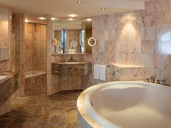 BASEL MARRIOTT HOTEL - Photo 27