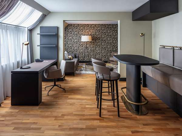 BASEL MARRIOTT HOTEL - Photo 24