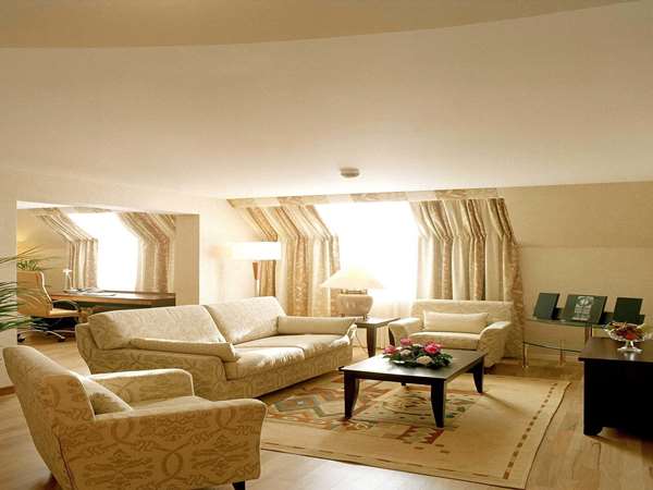 BASEL MARRIOTT HOTEL - Photo 8