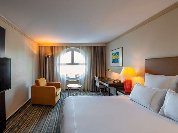 BASEL MARRIOTT HOTEL - Photo 13