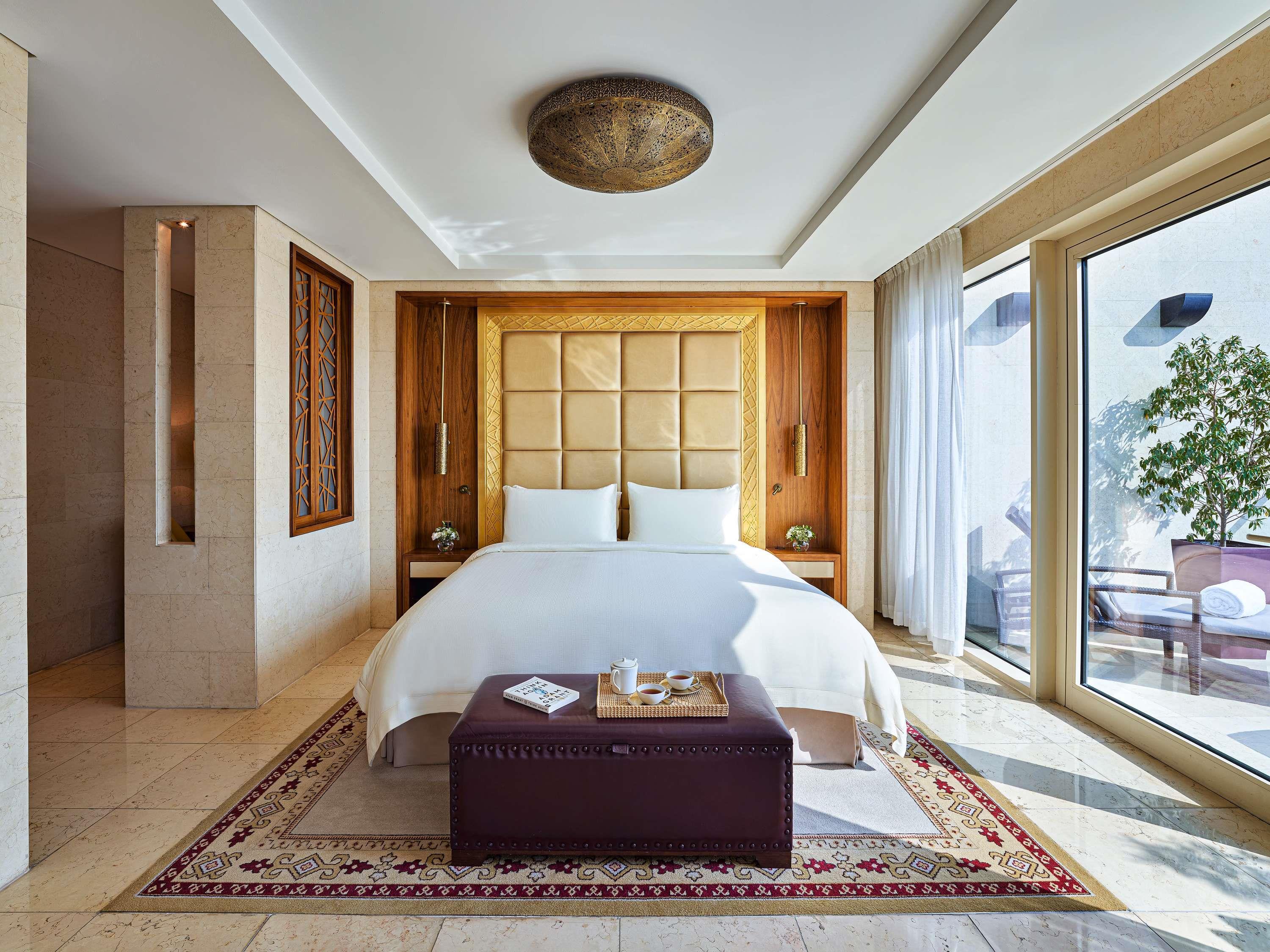 Raffles Dubai Room Type - Landmark Suite Skyline View