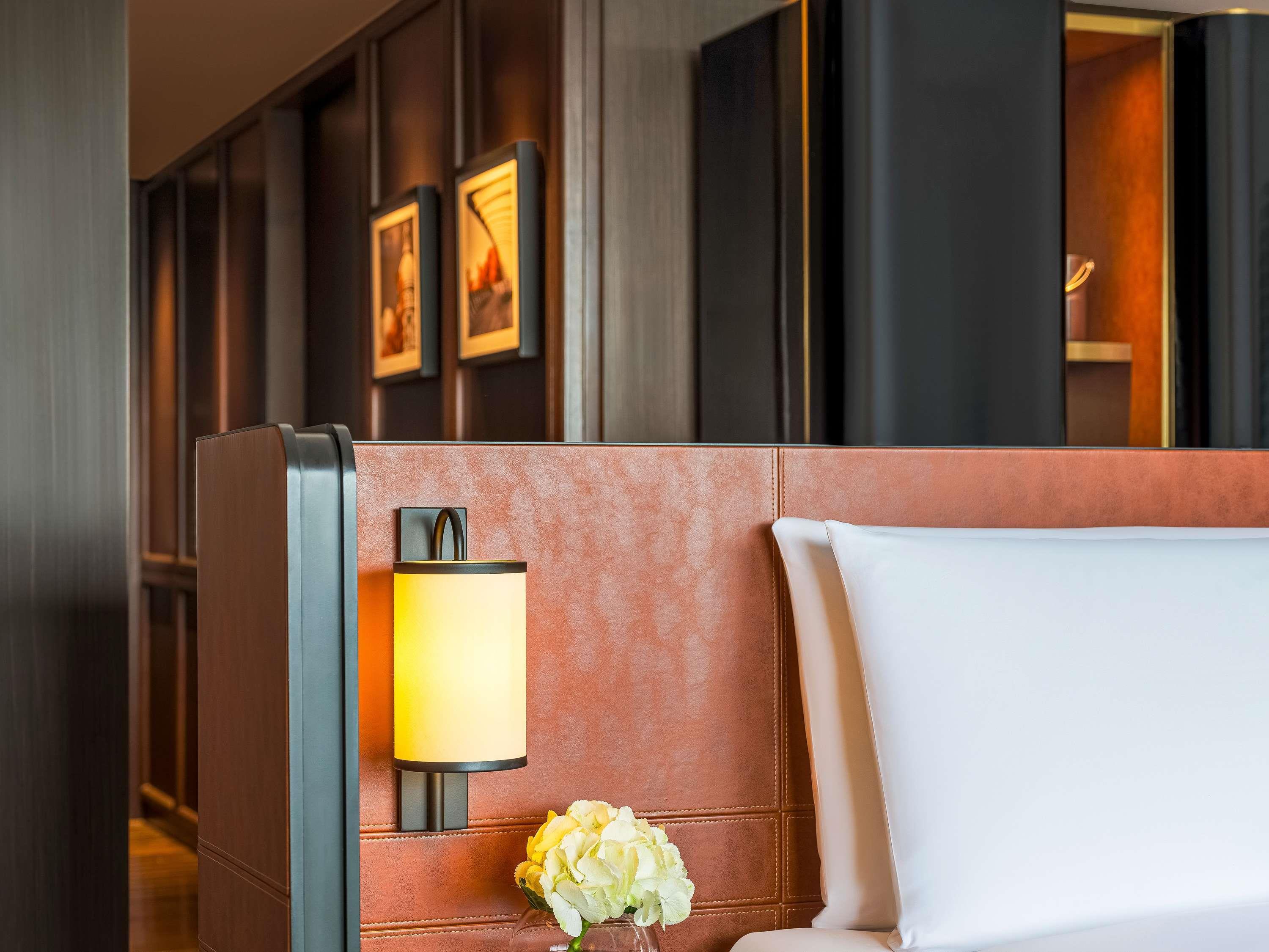 Fairmont Singapore Room Type - Fairmont Gold, 1 King, Balcony & Fairmont Gold Lounge Access Fairmont Singapore Room Type - Fairmont Gold, 1 King, Balcony & Fairmont Gold Lounge Access