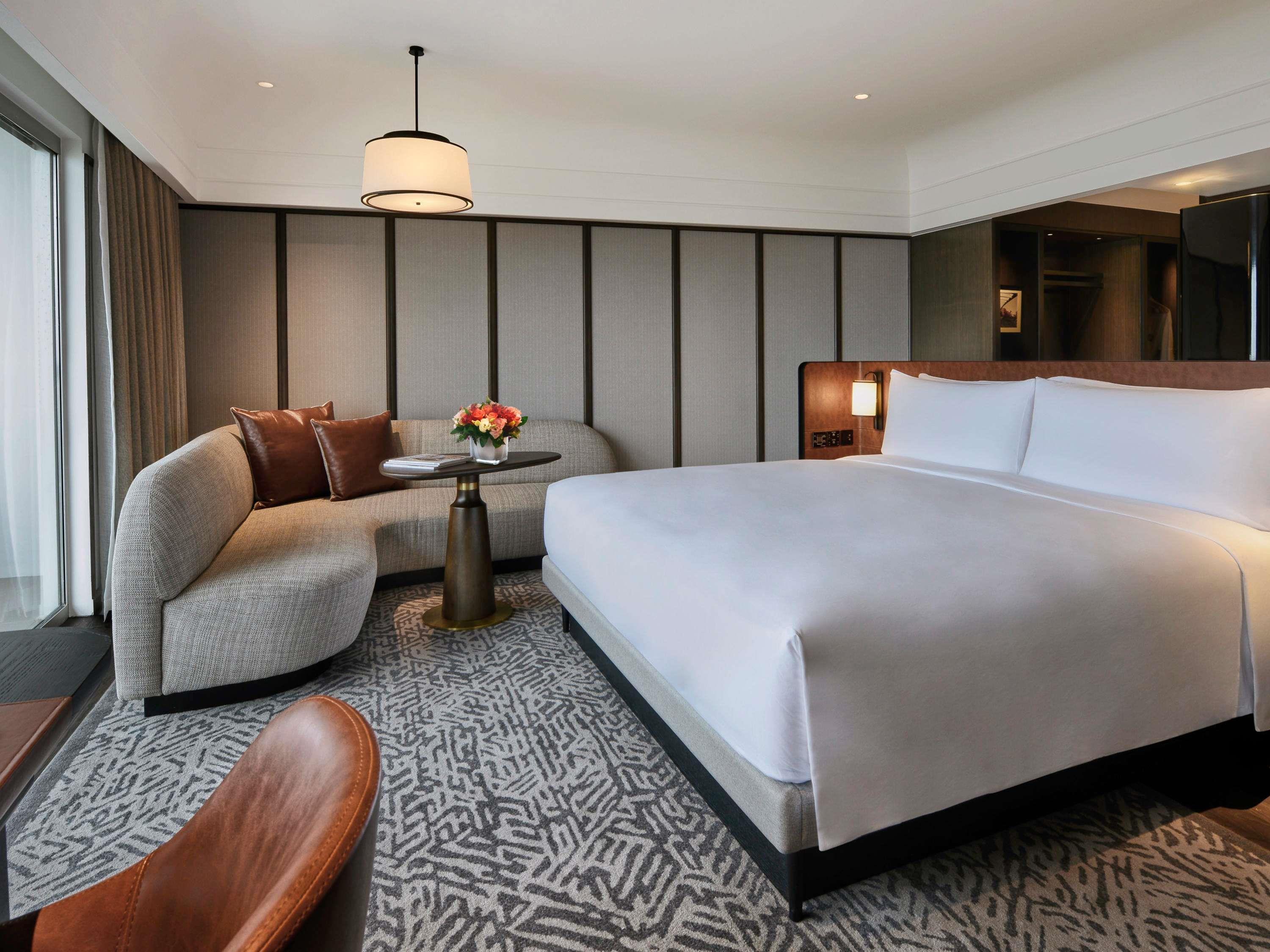Fairmont Singapore Room Type - Fairmont Gold Marina Bay, 1 King, Marina Bay View, Fairmont Gold Lounge Access
