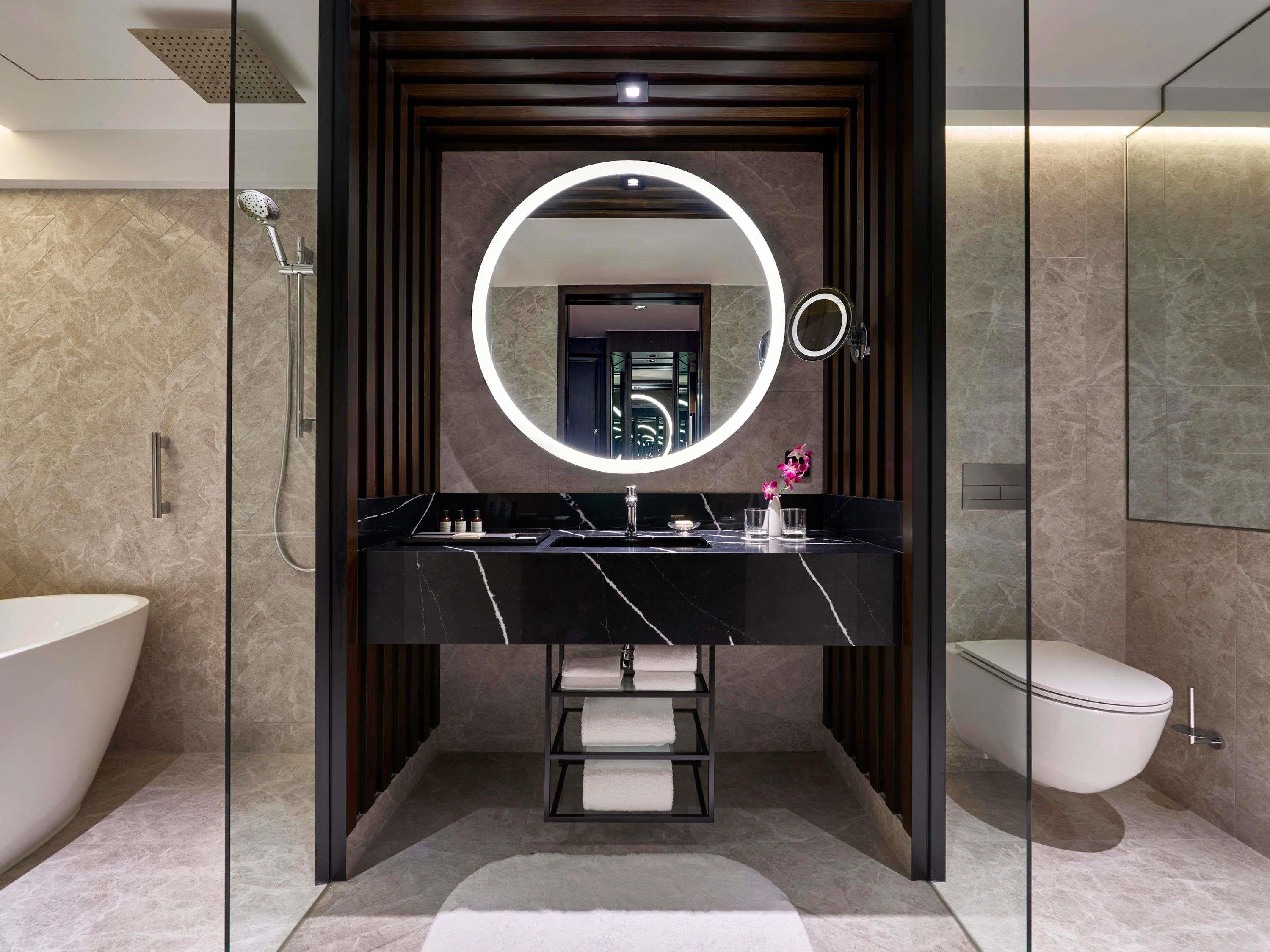 Fairmont Singapore Room Type - Fairmont Gold, 2 Doubles, Balcony & Fairmont Gold Lounge Access