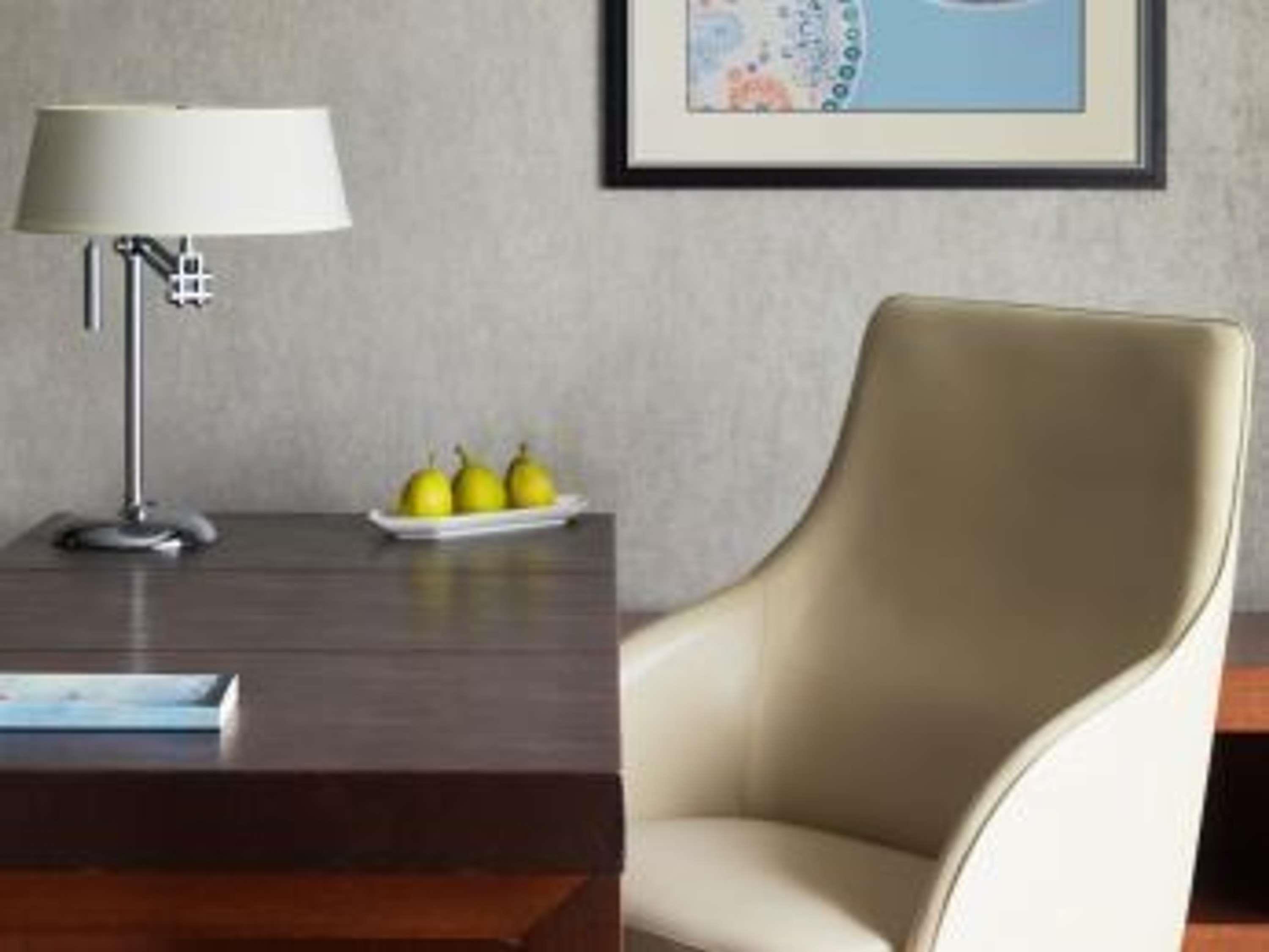 Fairmont Singapore Room Type - Signature Suite, 1 King, Corner Room with 2 Balconies