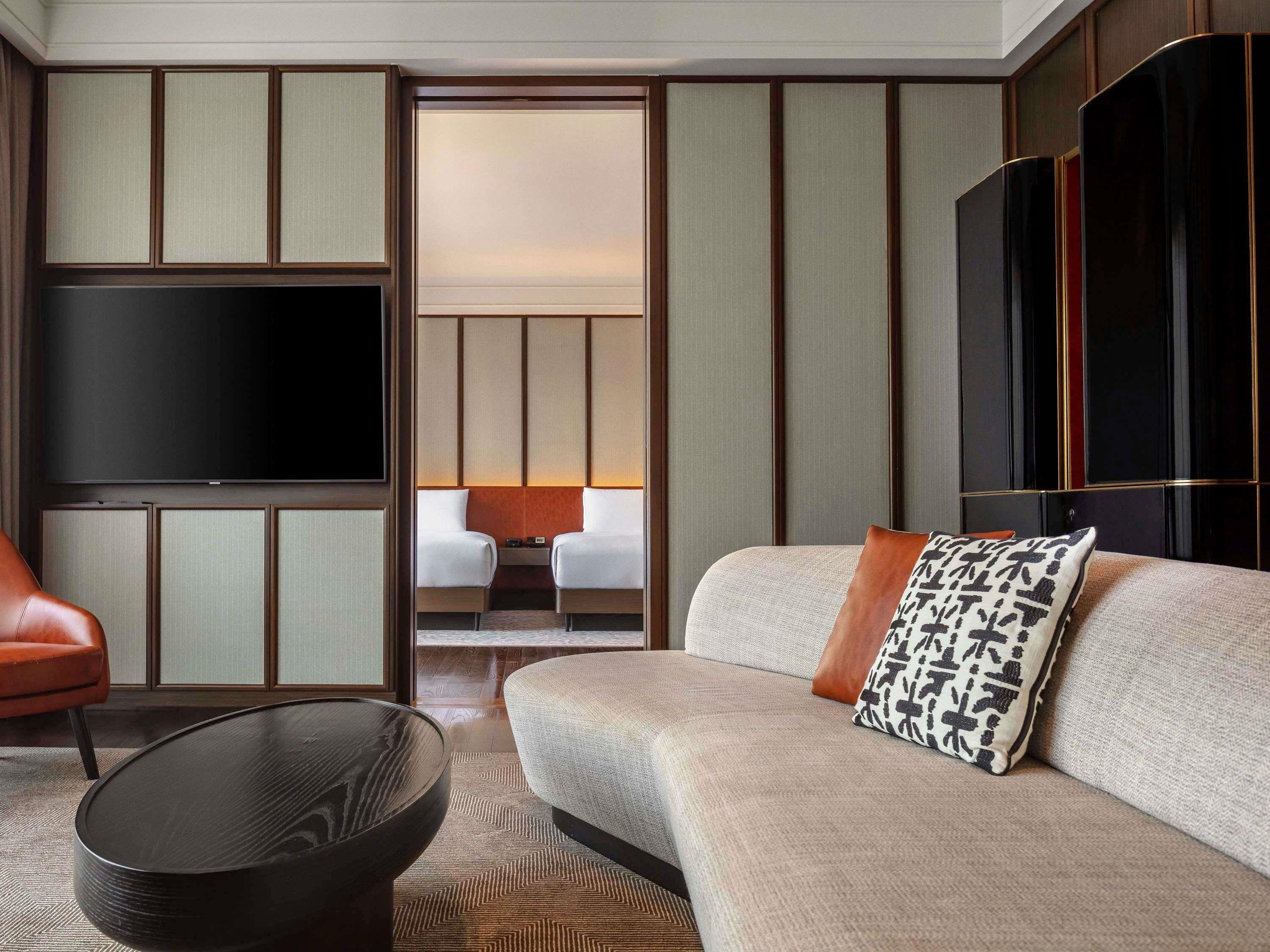 Fairmont Singapore Room Type - Ambassador Suite, 2 Doubles, 2 Balconies & Fairmont Gold Lounge Access