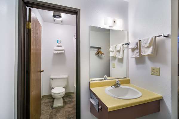  - Rodeway Inn Wibaux