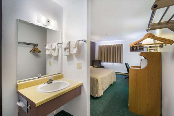  - Rodeway Inn Wibaux