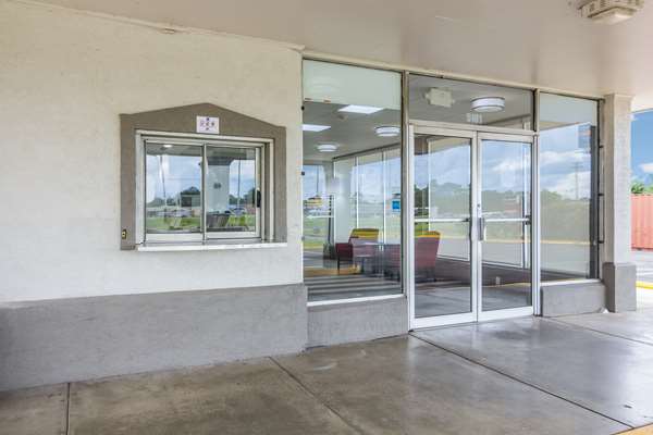 On-Site,Outdoor/Exterior,Exterior View of Building