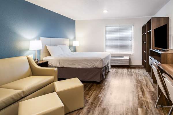  - WoodSpring Suites Davenport