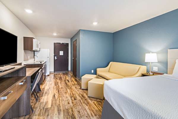  - WoodSpring Suites Davenport
