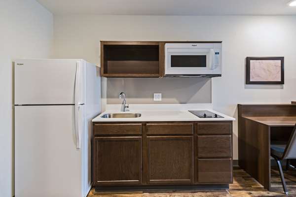  - WoodSpring Suites Davenport