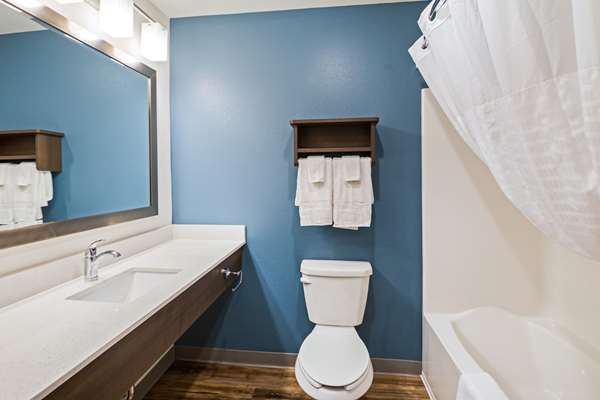  - WoodSpring Suites Davenport
