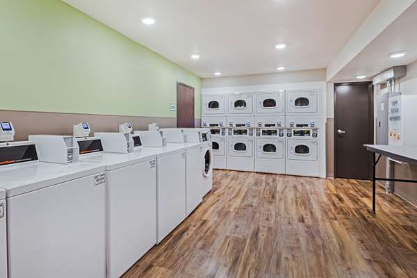 Amenities - WoodSpring Suites Davenport