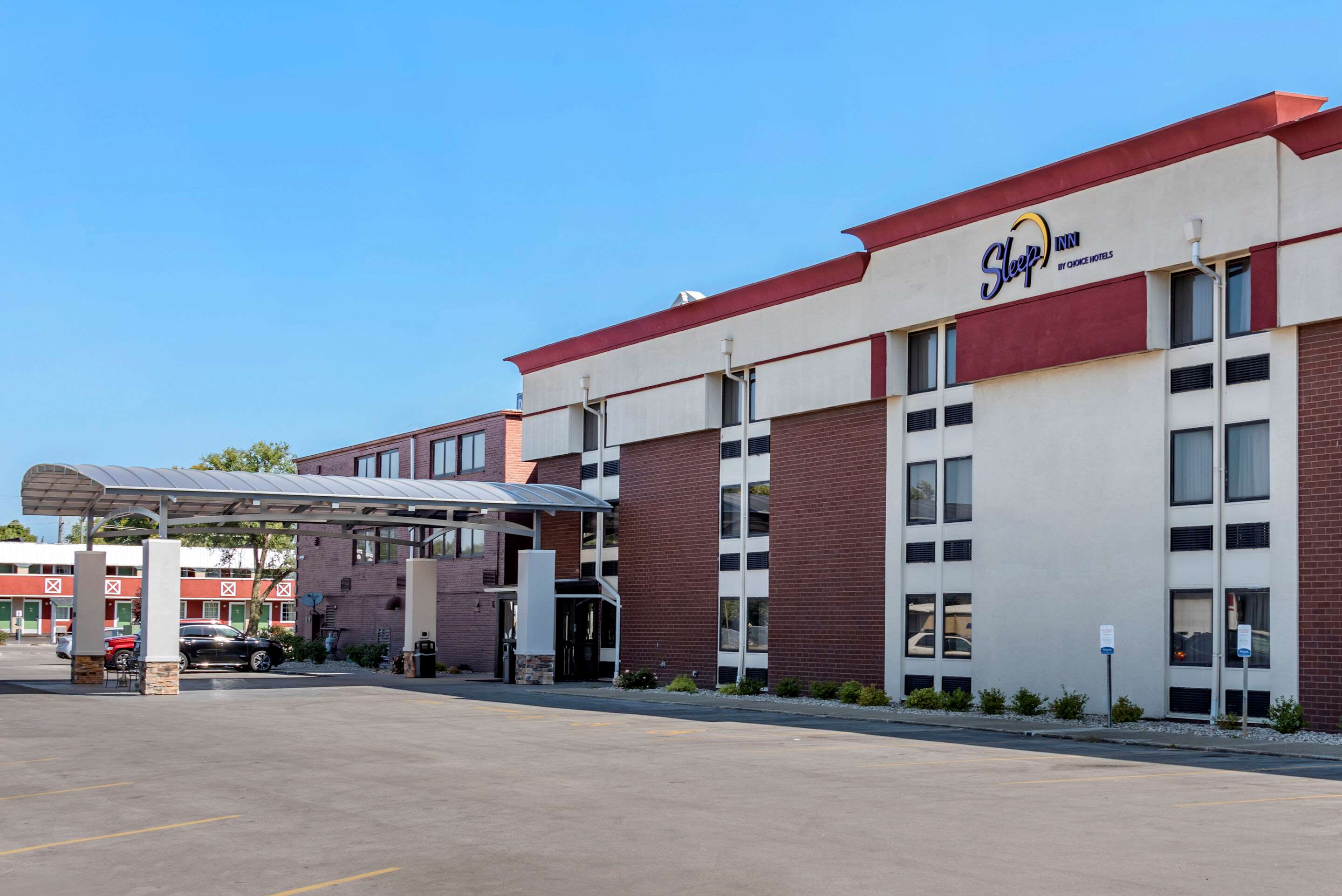 Hotel entrance | Sleep Inn Terre Haute University Area