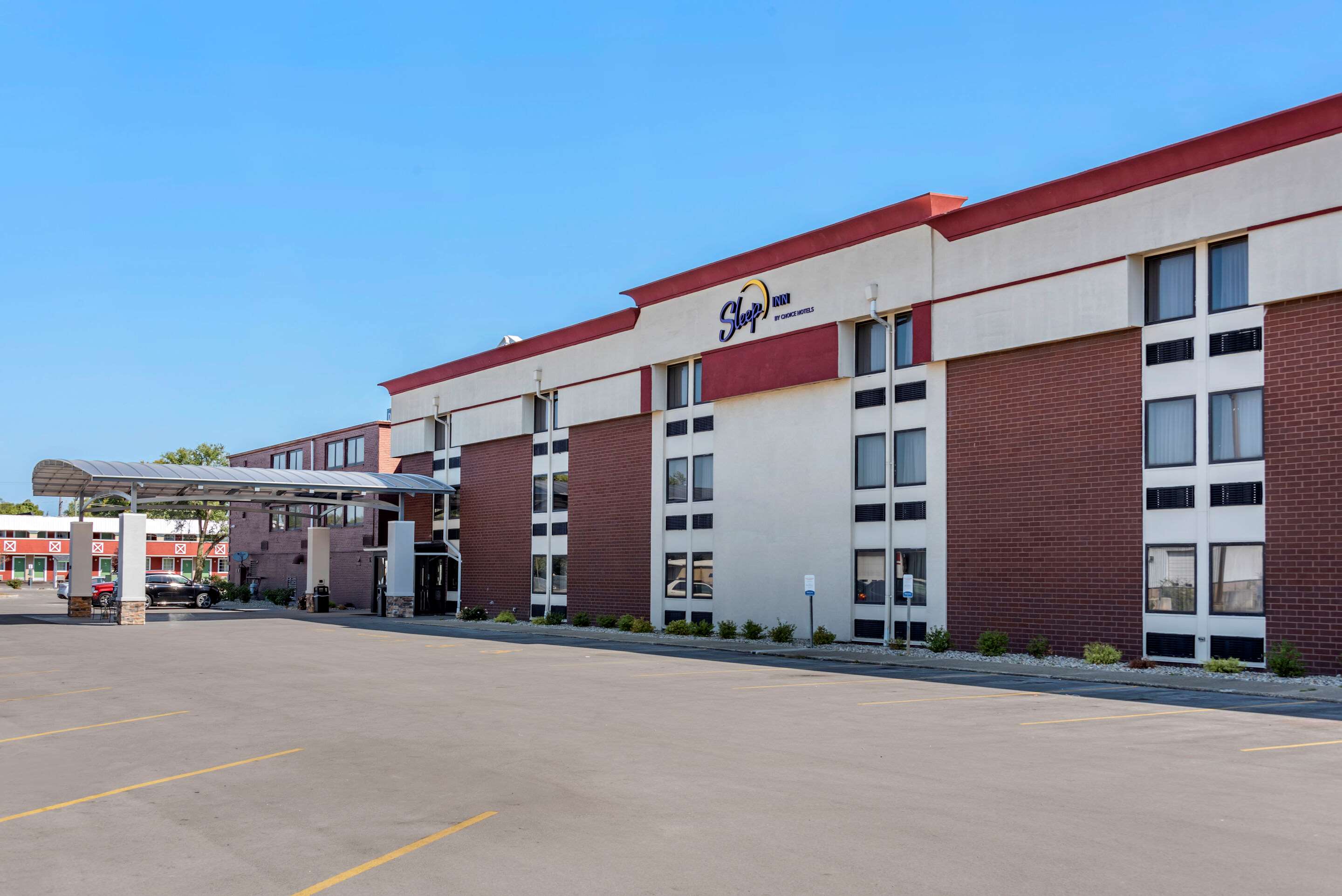 Hotel entrance | Sleep Inn Terre Haute University Area