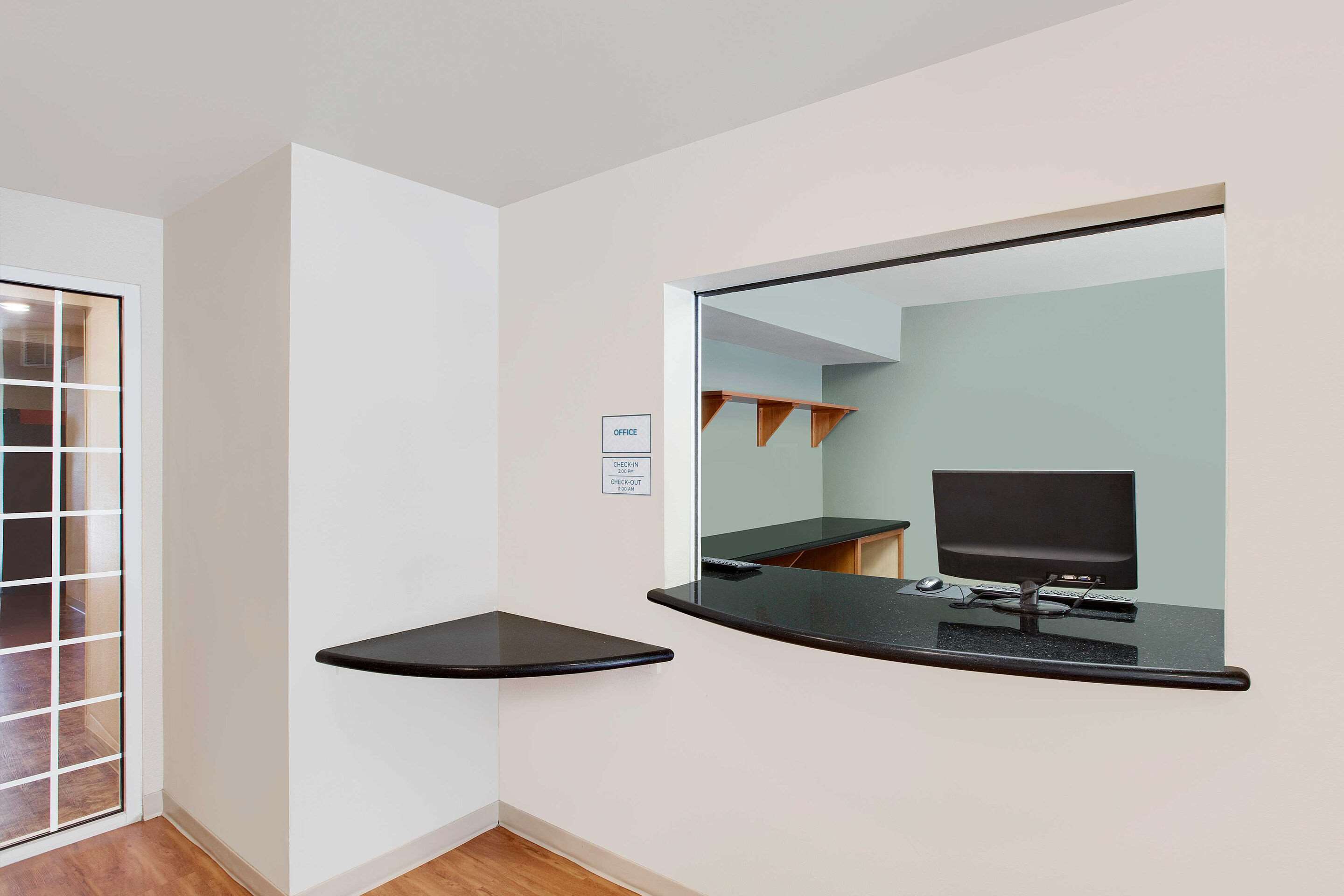 Hotel lobby | WoodSpring Suites Lake Charles