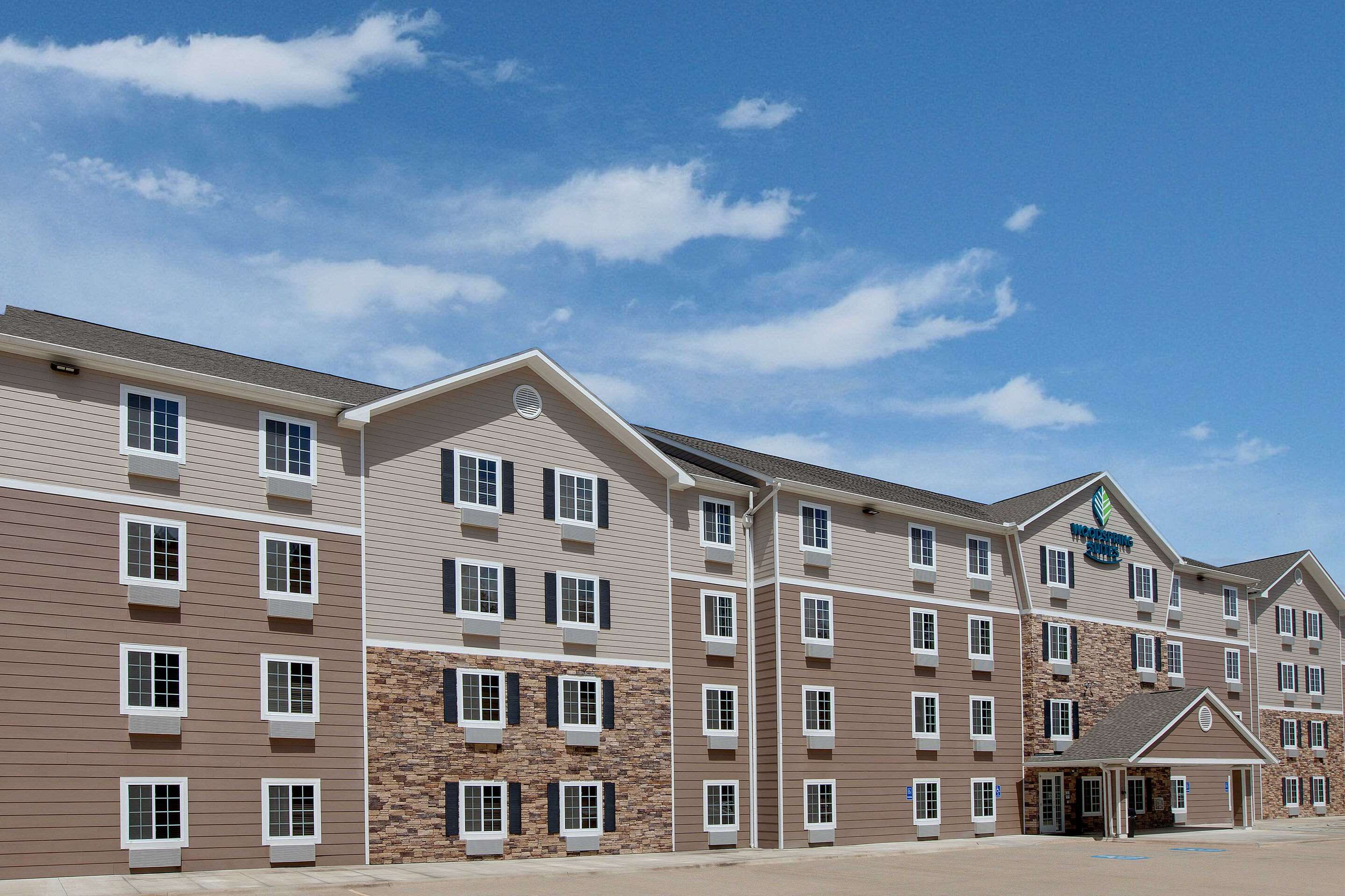 Hotel exterior | WoodSpring Suites Lake Charles