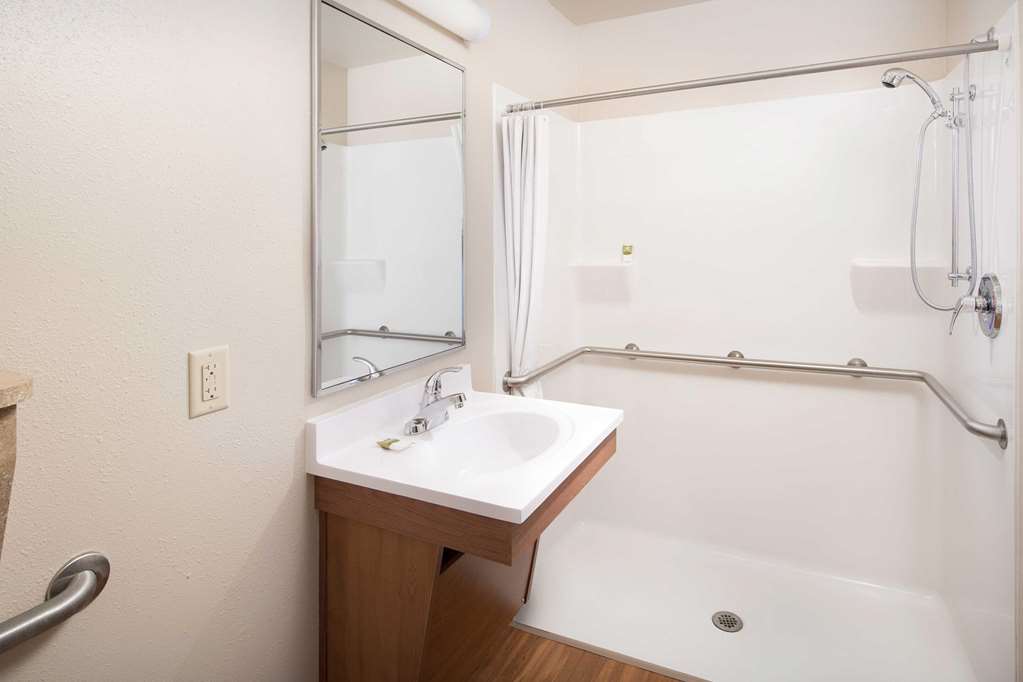WOODSPRING SUITES CINCINNATI FAIRFI-guestroom-Guest Room,Bathroom,On-Site.jpg